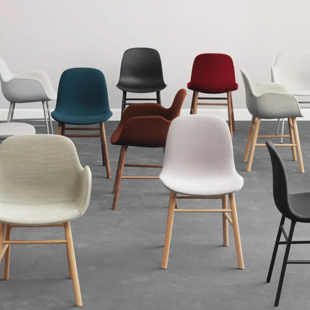 Normann Copenhagen Armlehnstuhl Form rot, walnuss Clearance