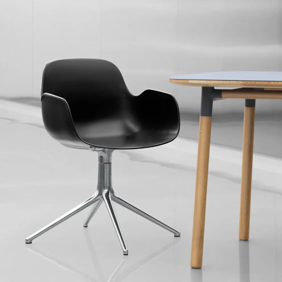 Normann Copenhagen Armlehnstuhl Form alufarbig, rot Clearance