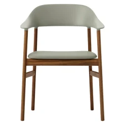 Normann Copenhagen Armlehnstuhl Herit blassgrün, eichefarbig