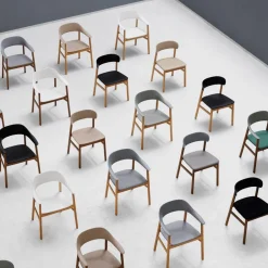 Normann Copenhagen Armlehnstuhl Herit blassgrün, eichefarbig