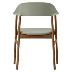 Normann Copenhagen Armlehnstuhl Herit blassgrün, eichefarbig