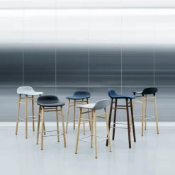Normann Copenhagen Barhocker Form eichefarbig, weiss Hot