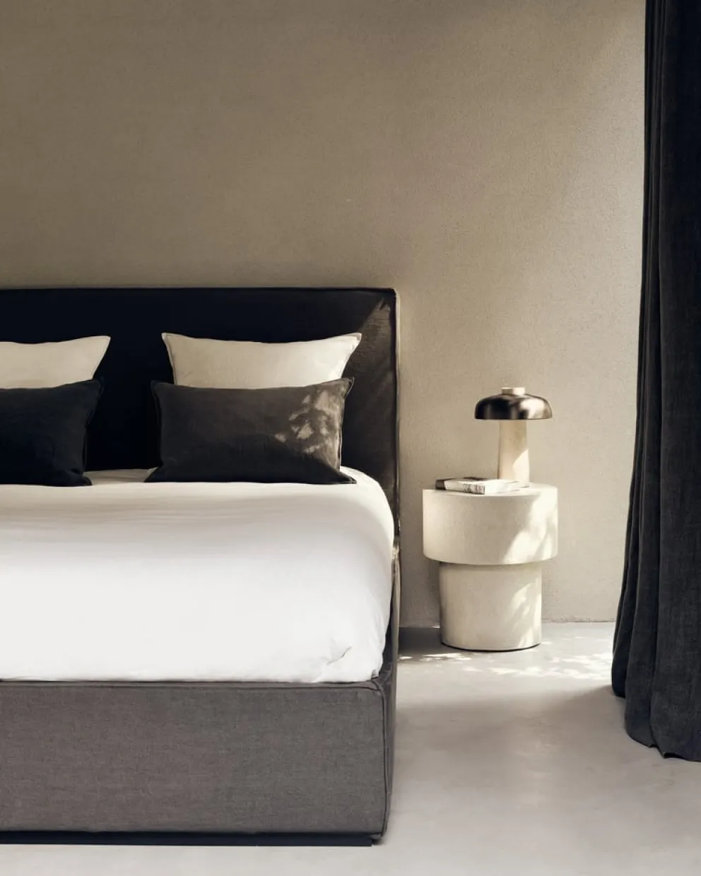 Ethnicraft Bett Revive graubraun Hot