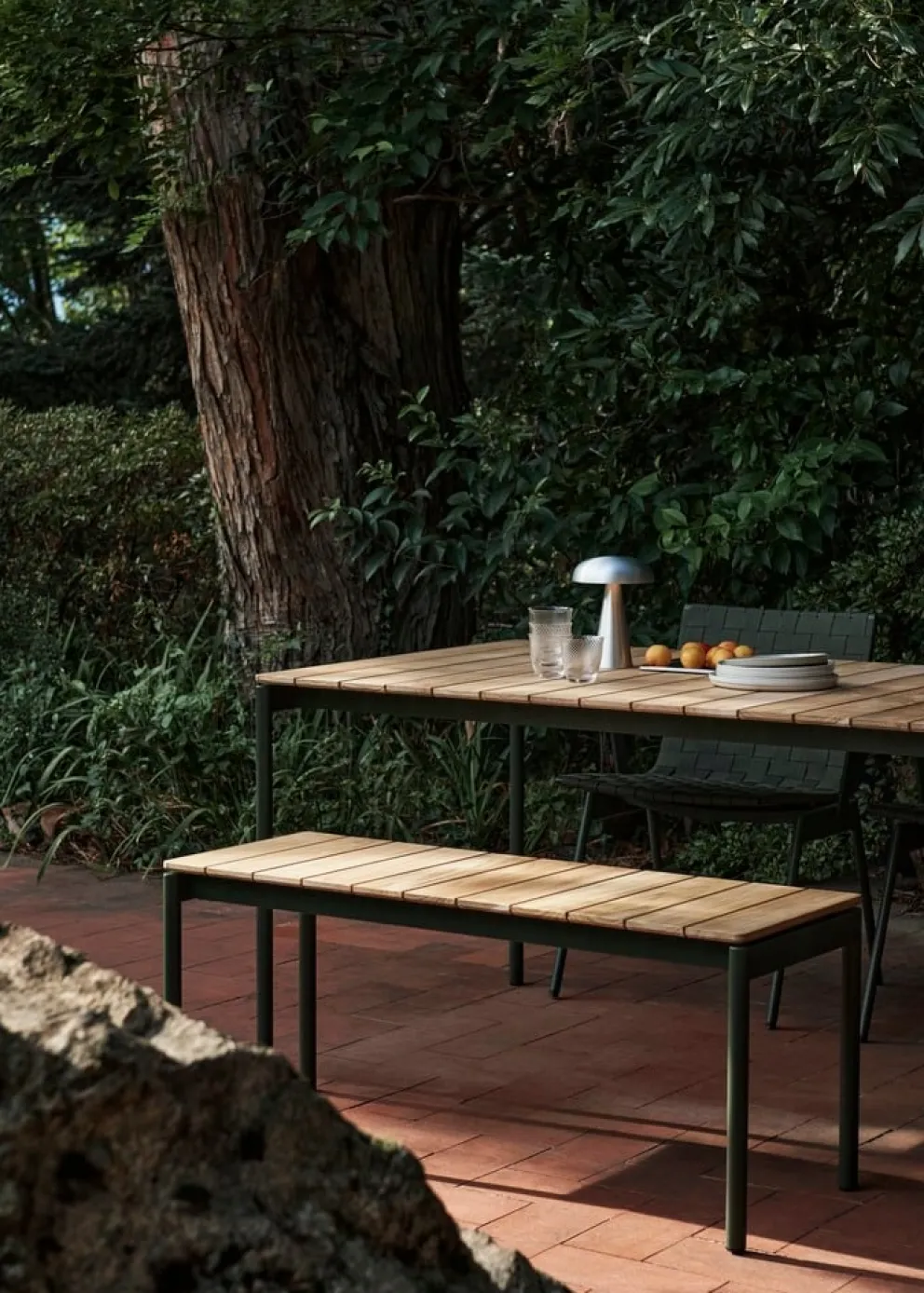 &Tradition Gartentisch Ville Warm Black, teakfarbig Hot
