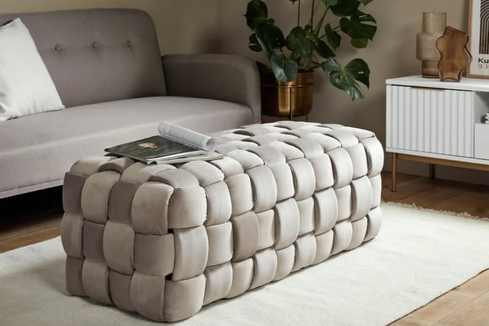 Novel Hocker Art L